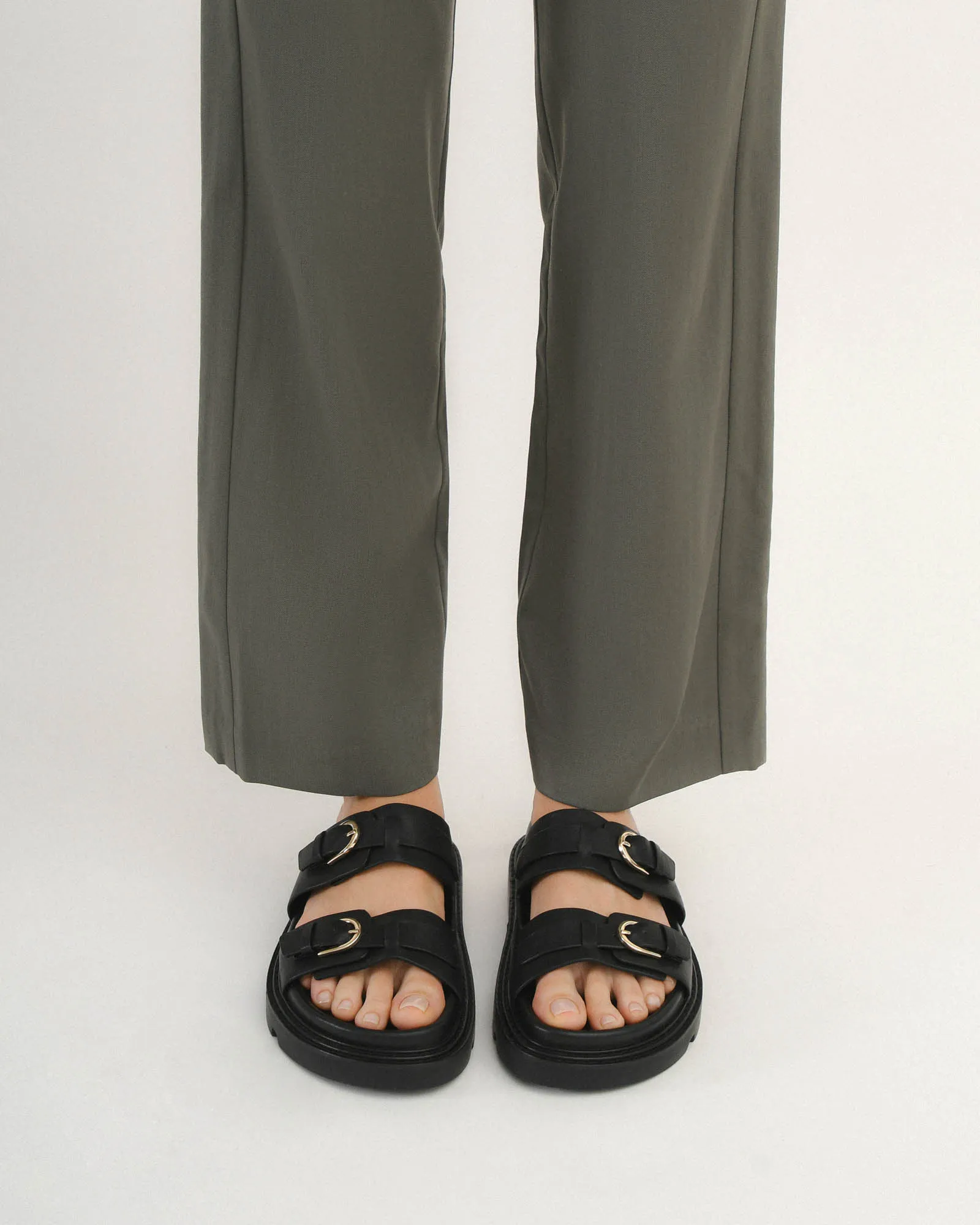 VICHY FLACHE SANDALETTEN AUS SCHWARZEM LEDER